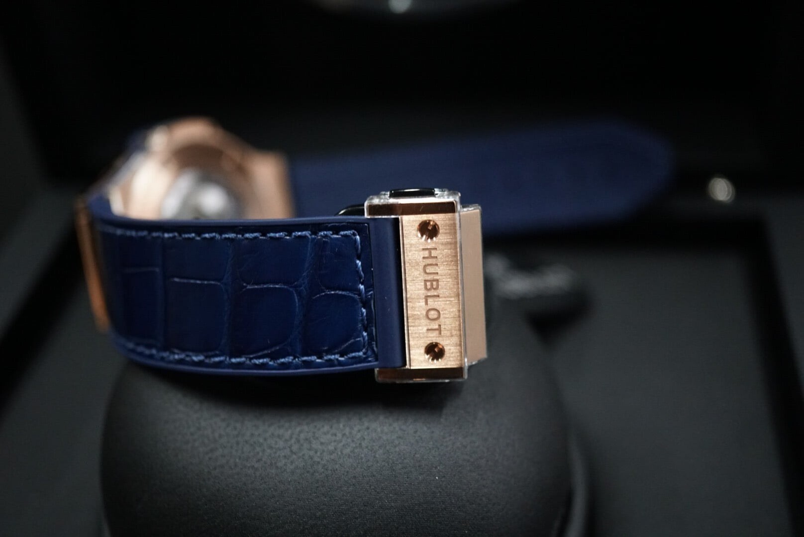 Đồng Hồ Hublot Big Bang One Click King Gold Blue Diamonds 39mm 4