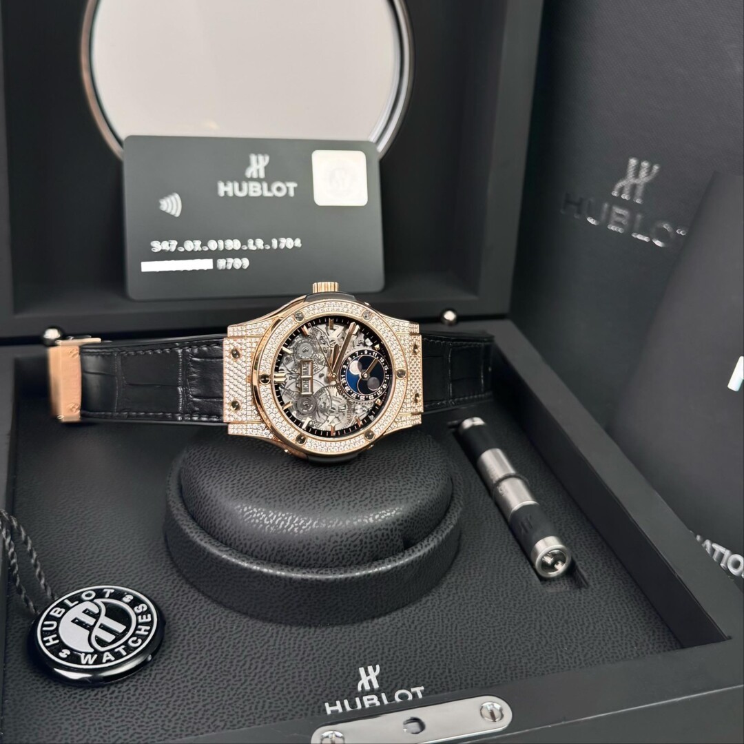 Đồng Hồ Hublot Classic Fusion Aerofusion Moonphase King Gold Pavé 45mm 3