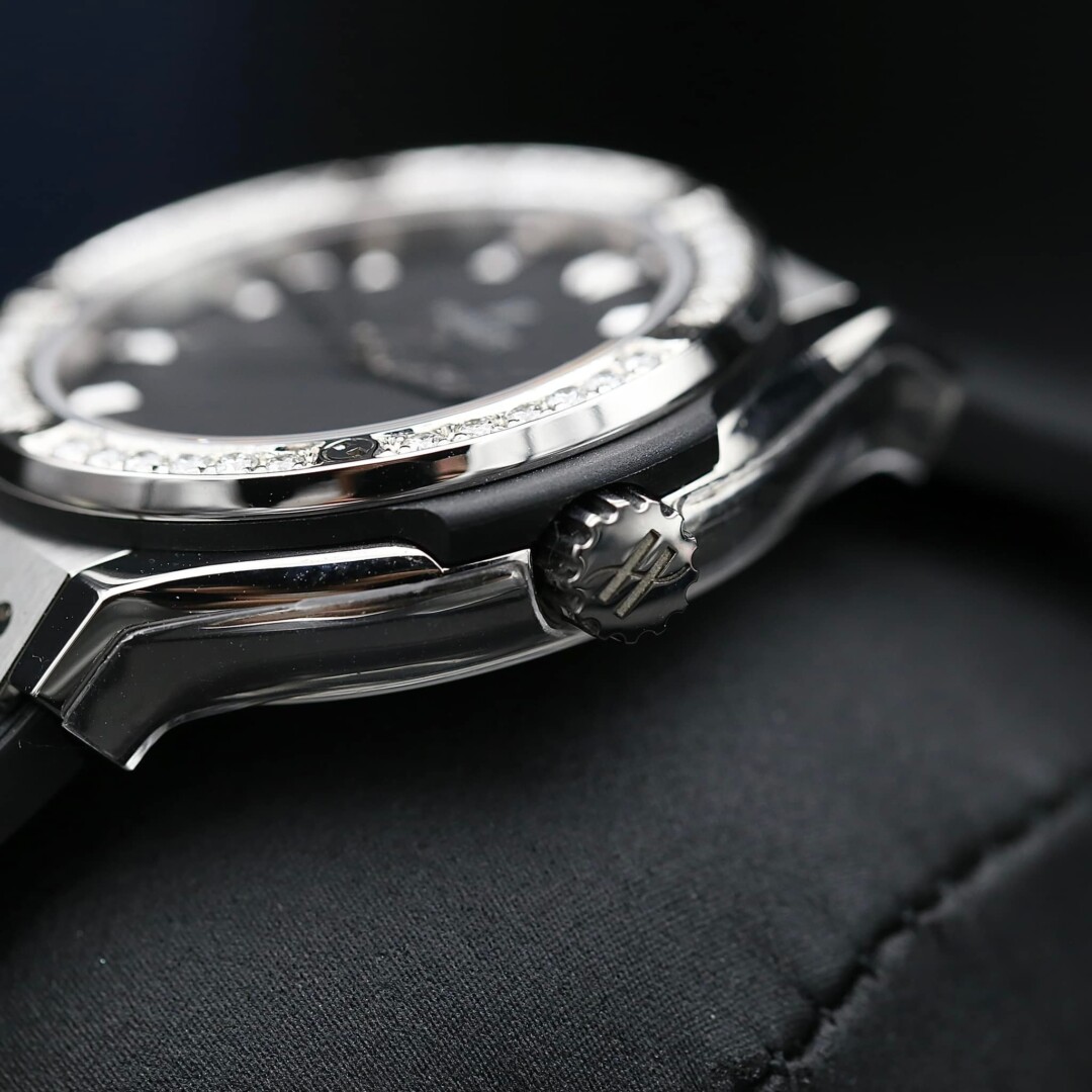 Đồng Hồ Hublot Classic Fusion Benzel Custom Diamonds 38mm 4