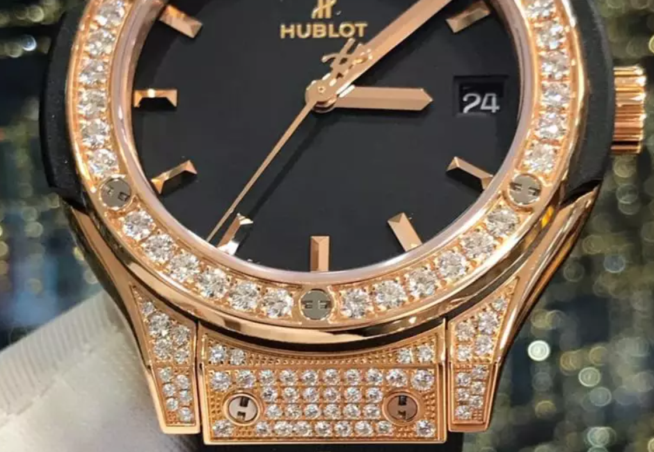 Đồng Hồ Hublot Classic Fusion Black King Gold Pavé 33mm 4