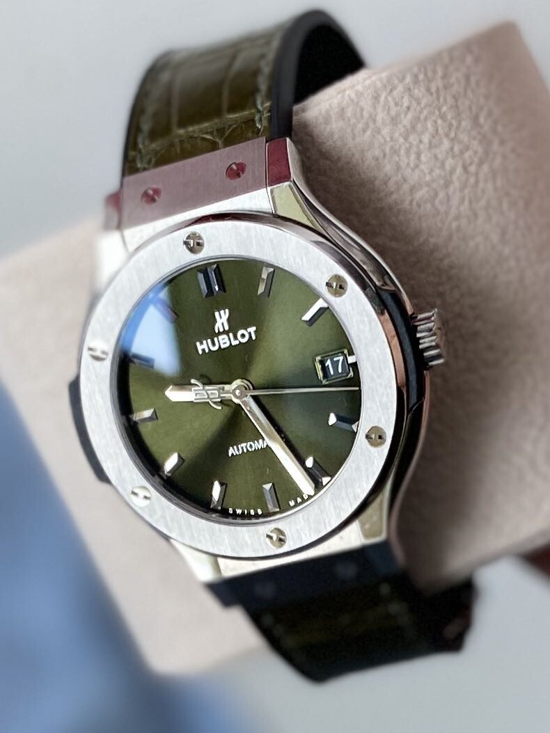 Đồng Hồ Hublot Classic Fusion Green Titanium 38mm 3