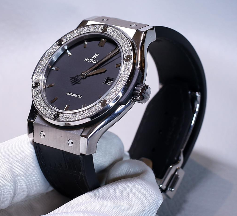 Đồng Hồ Hublot Classic Fusion Titanium Diamonds 42mm 5