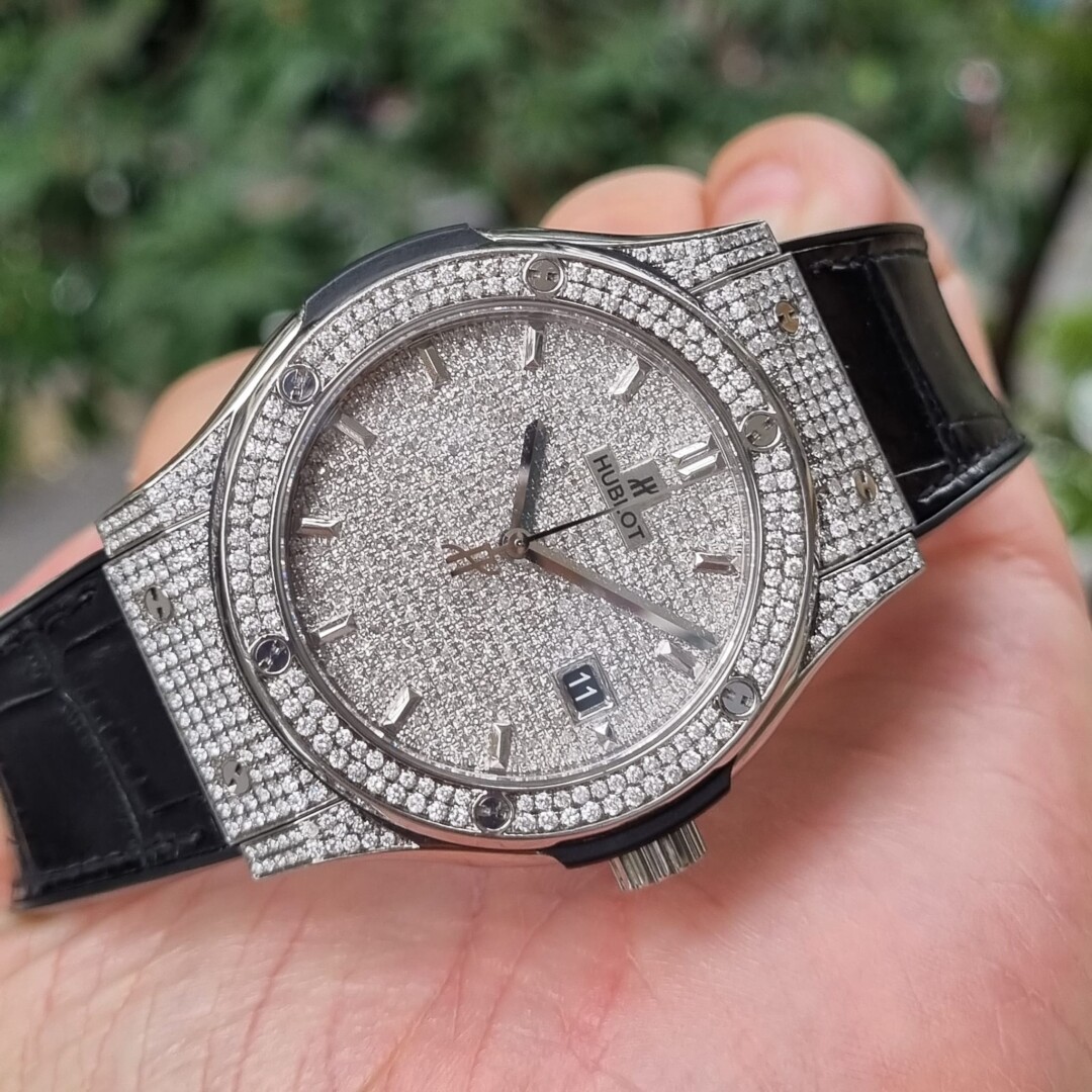 Đồng Hồ Hublot Classic Fusion Titanium Full Pave Automatic 38mm 4