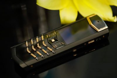 Điện Thoại Vertu Signature S Balck Điểm Vàng Mới 99%