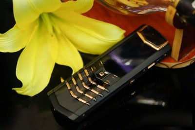 Điện Thoại Vertu Signature S Balck Điểm Vàng Mới 99%