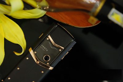 Điện Thoại Vertu Signature S Balck Điểm Vàng Mới 99%