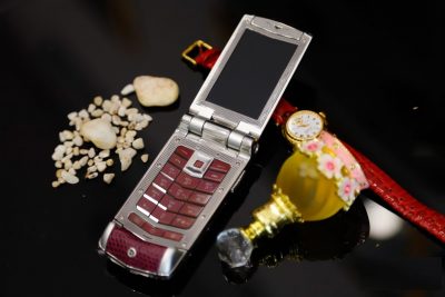 Điện Thoại Vertu Constellation Ayxta Da Cá Sấu Hồng