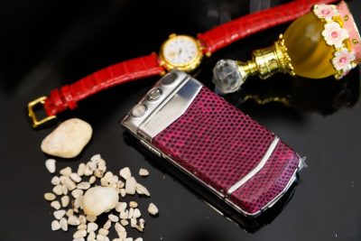Điện Thoại Vertu Constellation Ayxta Da Cá Sấu Hồng
