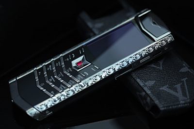 Điện Thoại Vertu Signature S And Steel Họa Tiết Nổi Phục Hưng