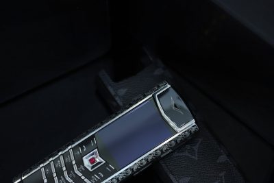Điện Thoại Vertu Signature S And Steel Họa Tiết Nổi Phục Hưng