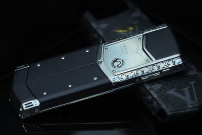 Điện Thoại Vertu Signature S And Steel Họa Tiết Nổi Phục Hưng