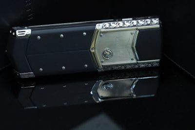 Điện Thoại Vertu Signature S And Steel Họa Tiết Nổi Phục Hưng