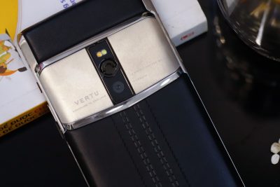 Điện Thoại Vertu Signature Touch 2 Cánh Mới 99%