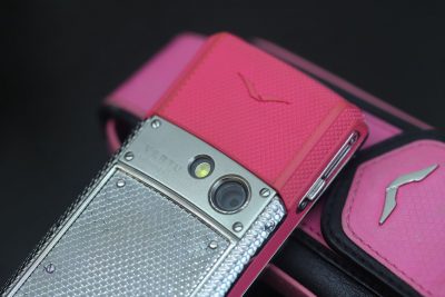 Điện Thoại Vertu Ascent Ti Neon Pink Chính Hãng
