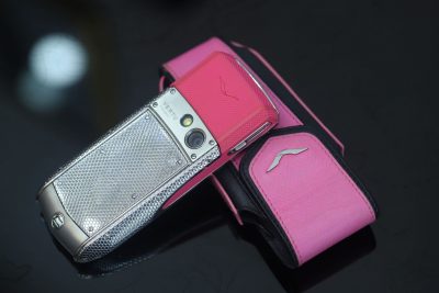 Điện Thoại Vertu Ascent Ti Neon Pink Chính Hãng