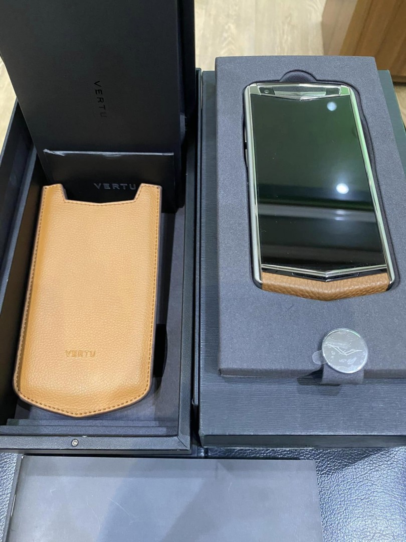 Vertu Aster P Brown (2)