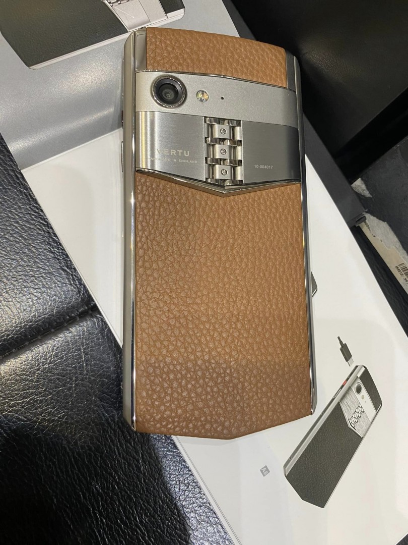Vertu Aster P Brown (7)
