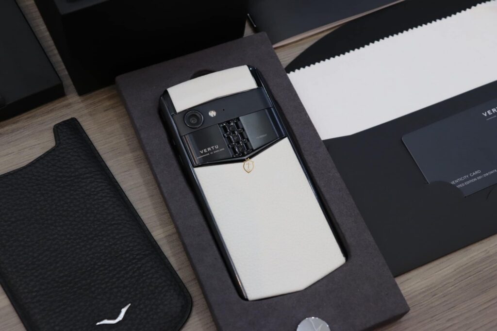 Vertu Aster P Moon White (7)