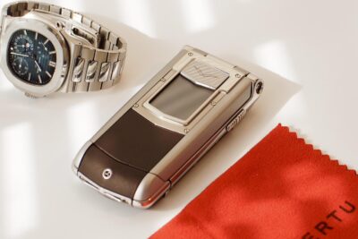 Điện Thoại Vertu Ayxta Nắp Gập Da Nâu