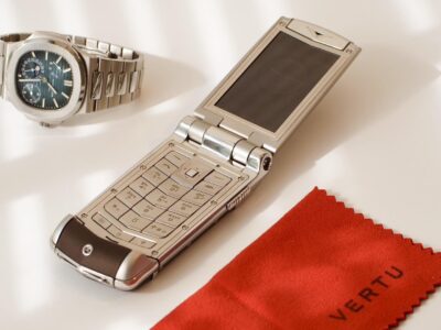 Điện Thoại Vertu Ayxta Nắp Gập Da Nâu