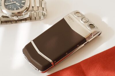 Điện Thoại Vertu Ayxta Nắp Gập Da Nâu