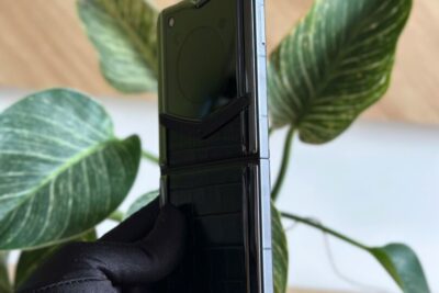 Điện Thoại Vertu Iron Flip Black Alligator Lưng Bọc Da Cá Sấu Zin