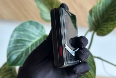 Điện Thoại Vertu Iron Flip Black Alligator Lưng Bọc Da Cá Sấu Zin
