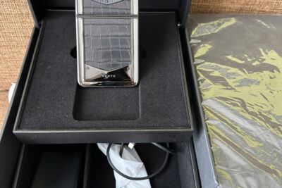 Điện Thoại Vertu Iron Flip Black Alligator Lưng Bọc Da Cá Sấu Zin