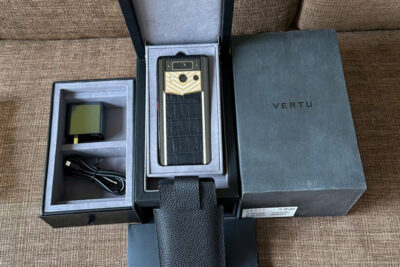 Vertu Meta 2 Diamonds gold Lưng bọc da cá sấu đẹp 99%