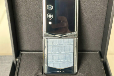 Điện thoại Vertu Quantum Da cá sấu xanh đẹp 99% fullbox