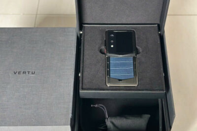 Điện thoại Vertu Quantum Da cá sấu xanh đẹp 99% fullbox
