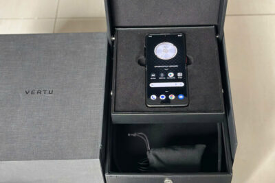 Điện thoại Vertu Quantum Da cá sấu xanh đẹp 99% fullbox