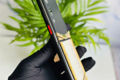 Vertu Quantum Flip Da Cá Sấu Bạch Tạng Viền Kim