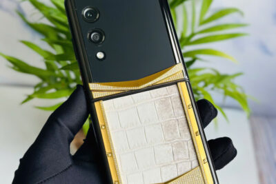 Vertu Quantum Flip Da Cá Sấu Bạch Tạng Viền Kim