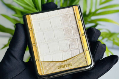 Vertu Quantum Flip Da Cá Sấu Bạch Tạng Viền Kim