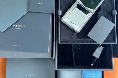 Điện Thoại Vertu Quantum Flip Cyber Silver
