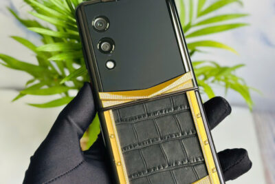 Vertu Quantum Flip Da Cá Sấu Đen Viền Kim
