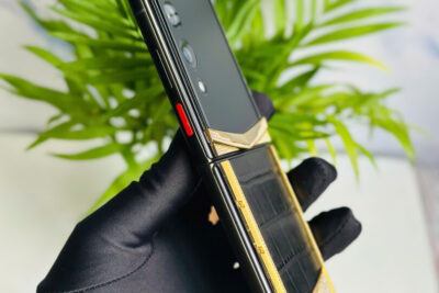 Vertu Quantum Flip Da Cá Sấu Đen Viền Kim