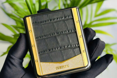 Vertu Quantum Flip Da Cá Sấu Đen Viền Kim