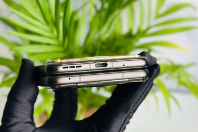 Vertu Quantum Flip Da Cá Sấu Đen Viền Kim