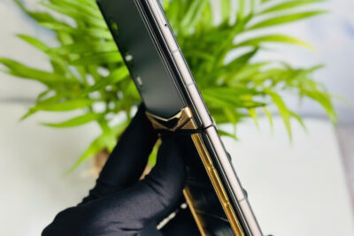 Vertu Quantum Flip Da Cá Sấu Đen Viền Kim
