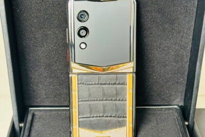 Vertu Quantum Flip Da Cá Sấu Đen Viền Kim