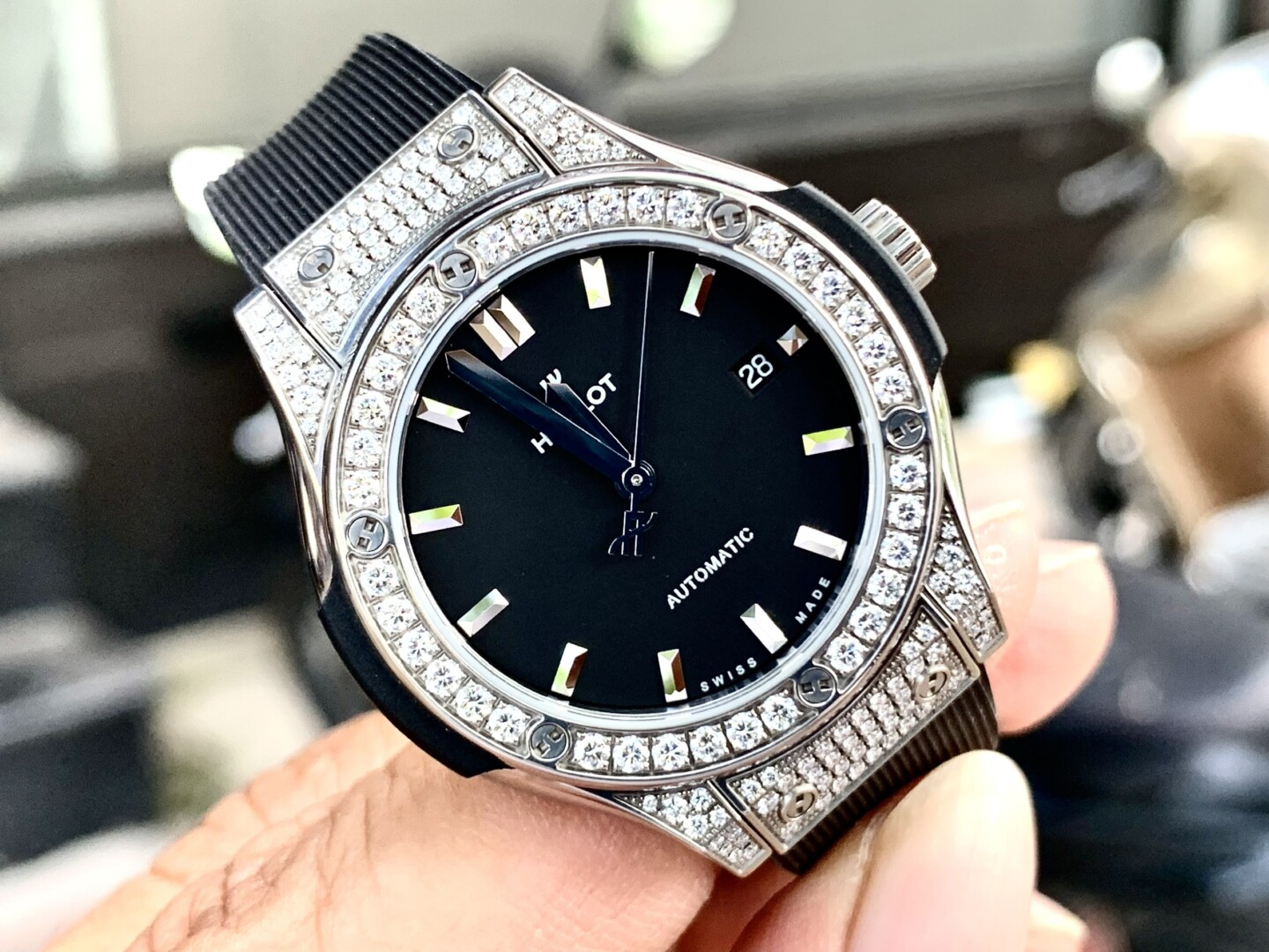 Giá đồng hồ Hublot Geneve chính hãng mới nhất 2026 – Bảng giá chi tiết từ các dòng cao cấp
