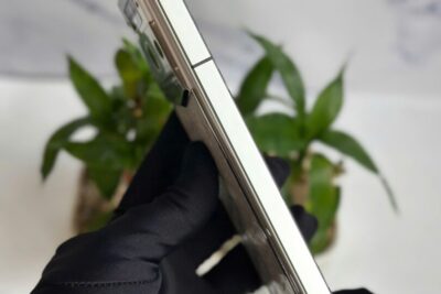 Meta Vertu 2 1TB da rắn màu trắng