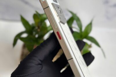 Meta Vertu 2 1TB da rắn màu trắng