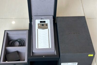 Meta Vertu 2 1TB da rắn màu trắng