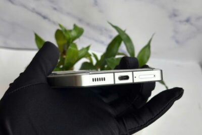 Meta Vertu 2 1TB da rắn màu trắng